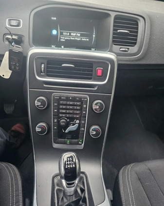 Volvo V60 cena 41800 przebieg: 193500, rok produkcji 2015 z Bytom małe 407